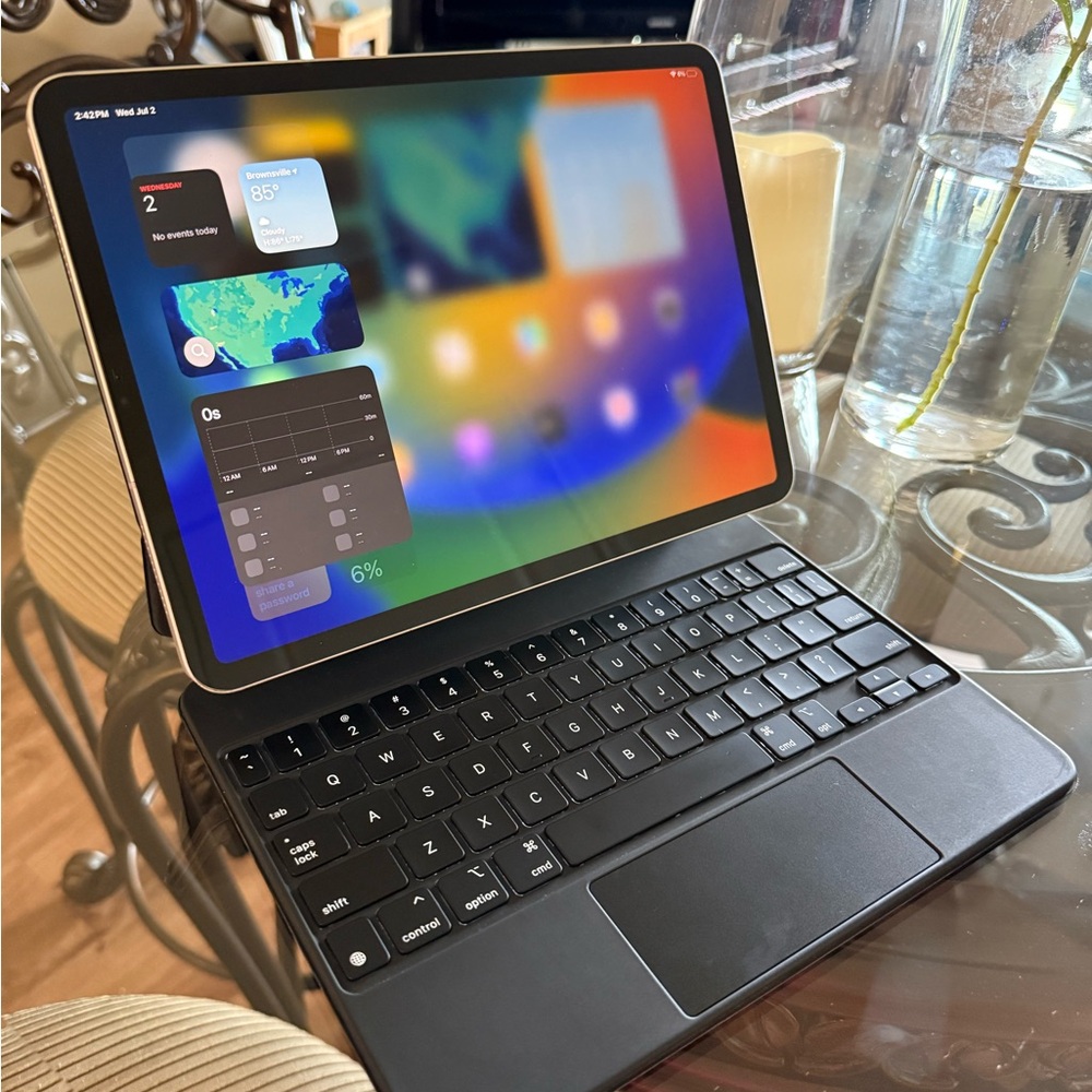 Apple iPad Pro 11in Magic Keyboard - Dark Gray - Picture 3 of 10